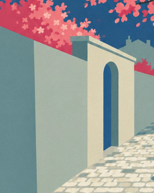 Le mur blanc et gris avec sa petite porte voûtée bleue, au-dessus d'un pavage clair