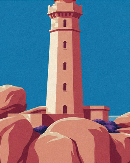 Der Leuchtturm aus rosa Granit auf seinen Felsen, mit tiefblauem Himmel und violettem Heidekraut