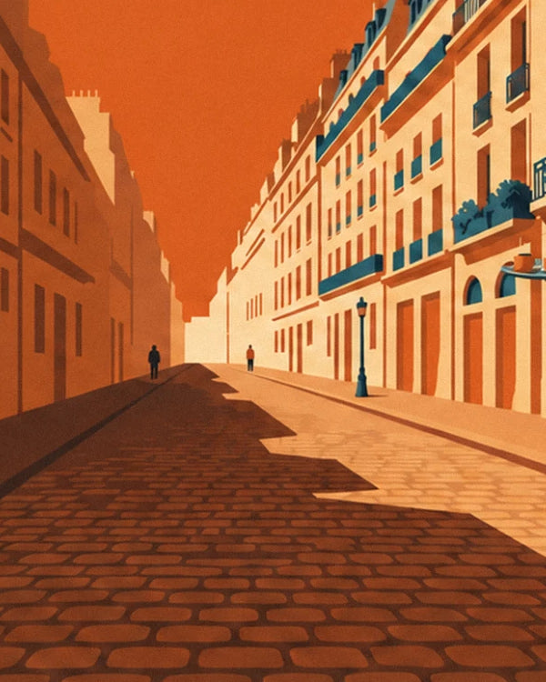 Rue pavée de Paris baignée d'ombre, lampadaire bleu et façades crème aux balcons