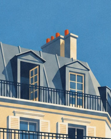Les toits en zinc gris, leurs 2 lucarnes et les cheminées à briques orange, sous un ciel bleu