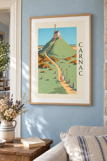 Poster Tumulus Saint-Michel und seine weiße Kapelle in Carnac: gerahmt an der Wand