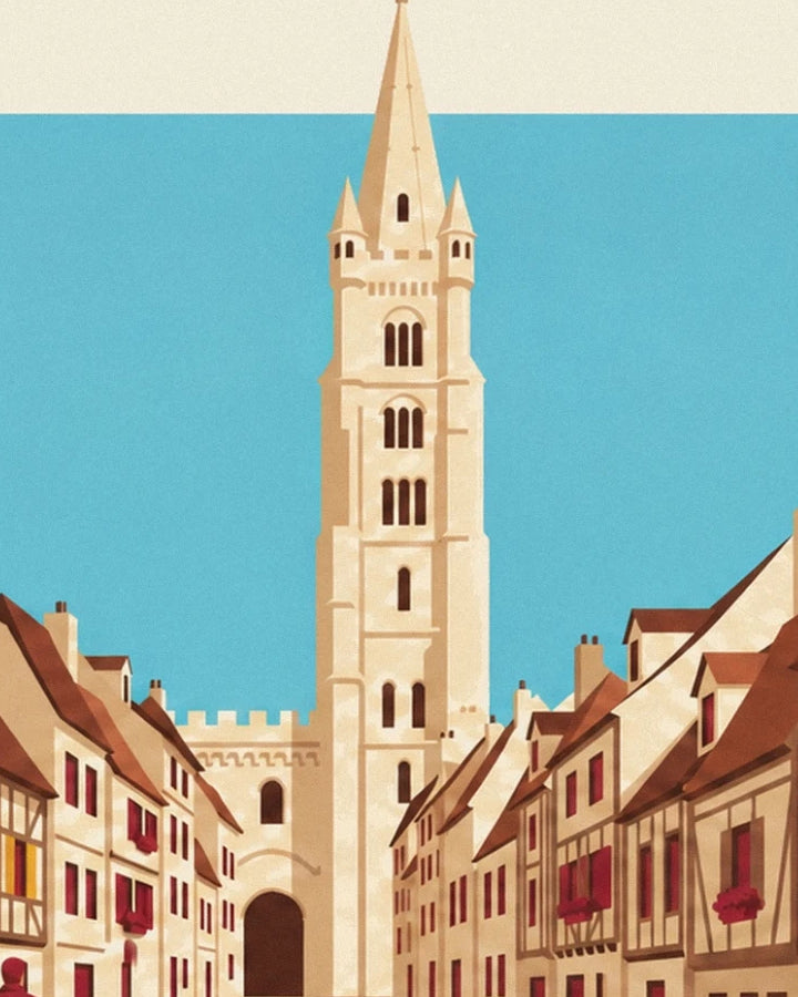 La haute tour claire et sa flèche au-dessus des toits roux, sous le ciel bleu