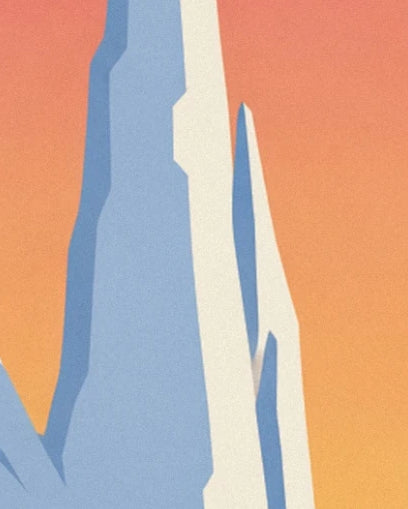 Les parois claires des falaises d’Étretat, aux ombres bleues sur fond orangé