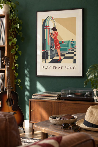 Poster Frau im Kleid mit Punkten wählt einen Song an der Jukebox: gerahmt an der Wand