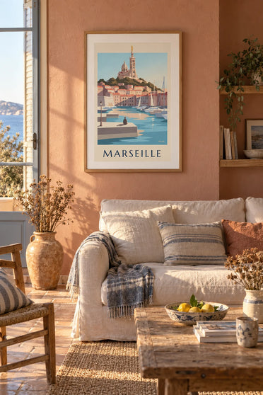 Poster Segelboote im Alten Hafen unter Notre-Dame-de-la-Garde in Marseille: gerahmt an der Wand