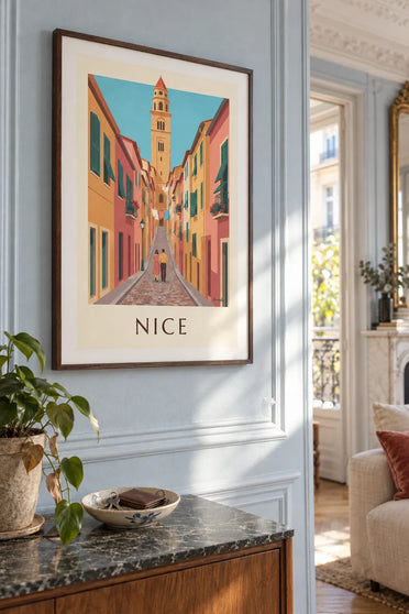 Poster bunte Gasse der Altstadt von Nizza und Glockenturm von Sainte-Réparate: gerahmt an der Wand