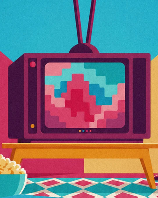 Der alte lila Fernseher auf seinem gelben Schrank, mit rosa und türkisfarbenen Mustern