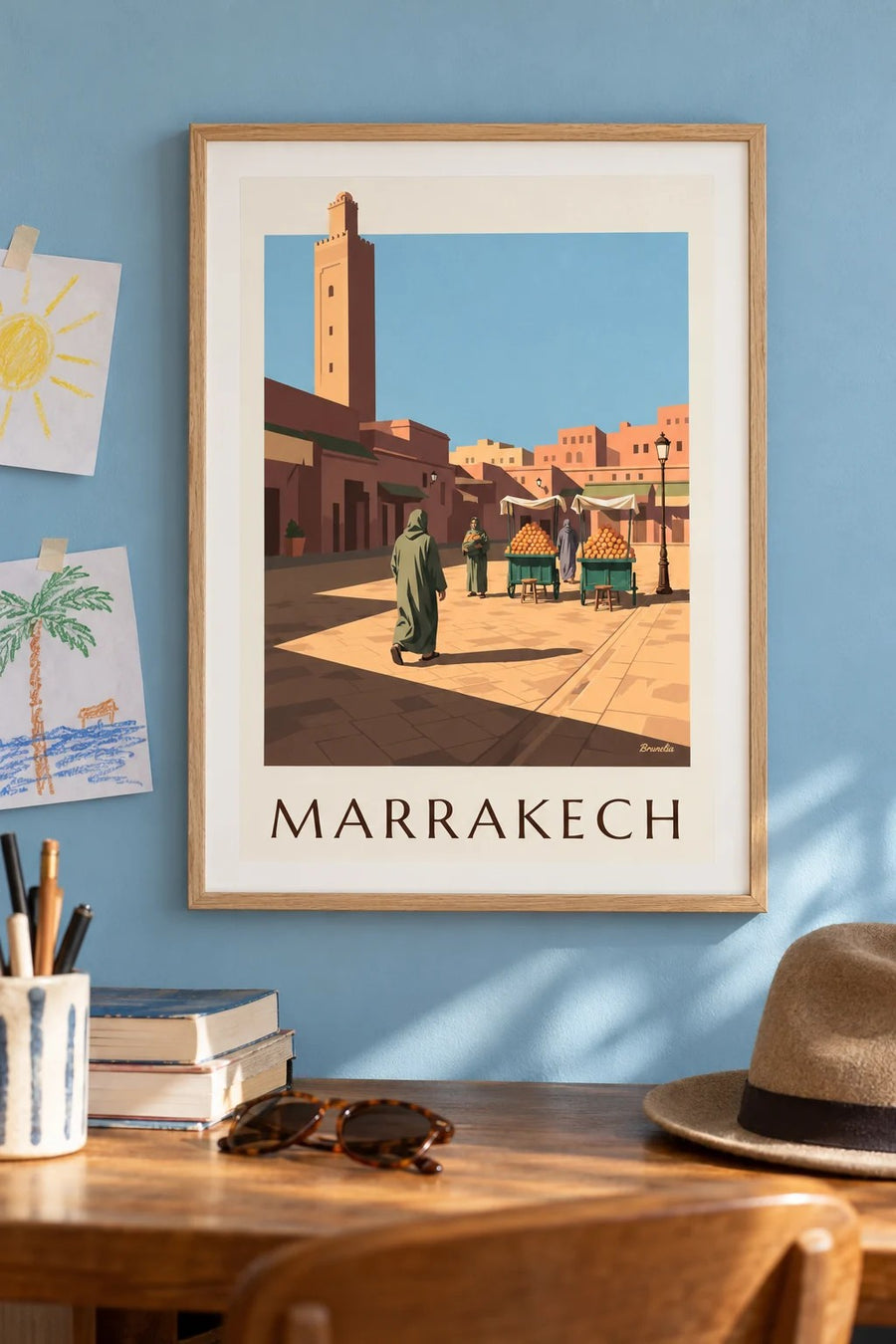 Poster Jemaa el-Fna in Marrakesch mit Orangenständen : gerahmt an der Wand