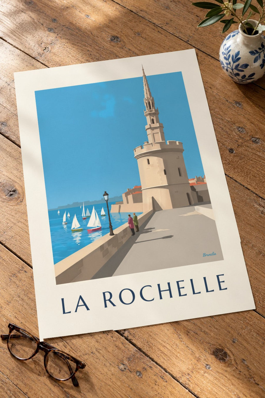 Poster Tour de la Lanterne in La Rochelle : auf einem Tisch aufgestellt