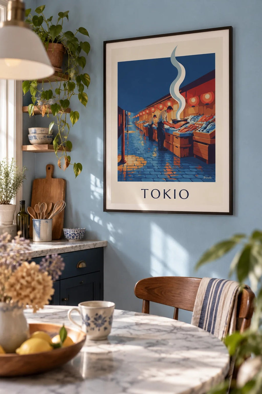 Poster Fischmarkt in Tokio unter Laternen: gerahmt an der Wand