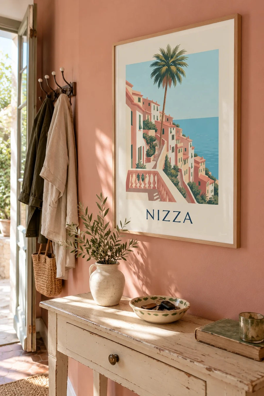 Poster ockerfarbene Häuser und azurblaues Meer über den Hügeln von Nizza: gerahmt an der Wand