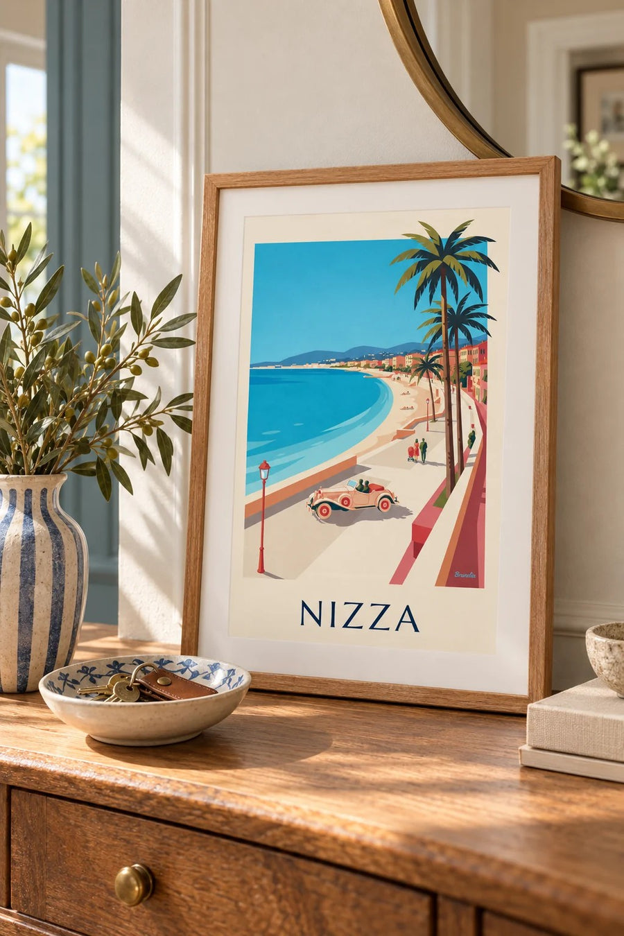 Poster Cabrio und Spaziergänger unter den Palmen der Baie des Anges in Nizza: kleines Format A4 gerahmt