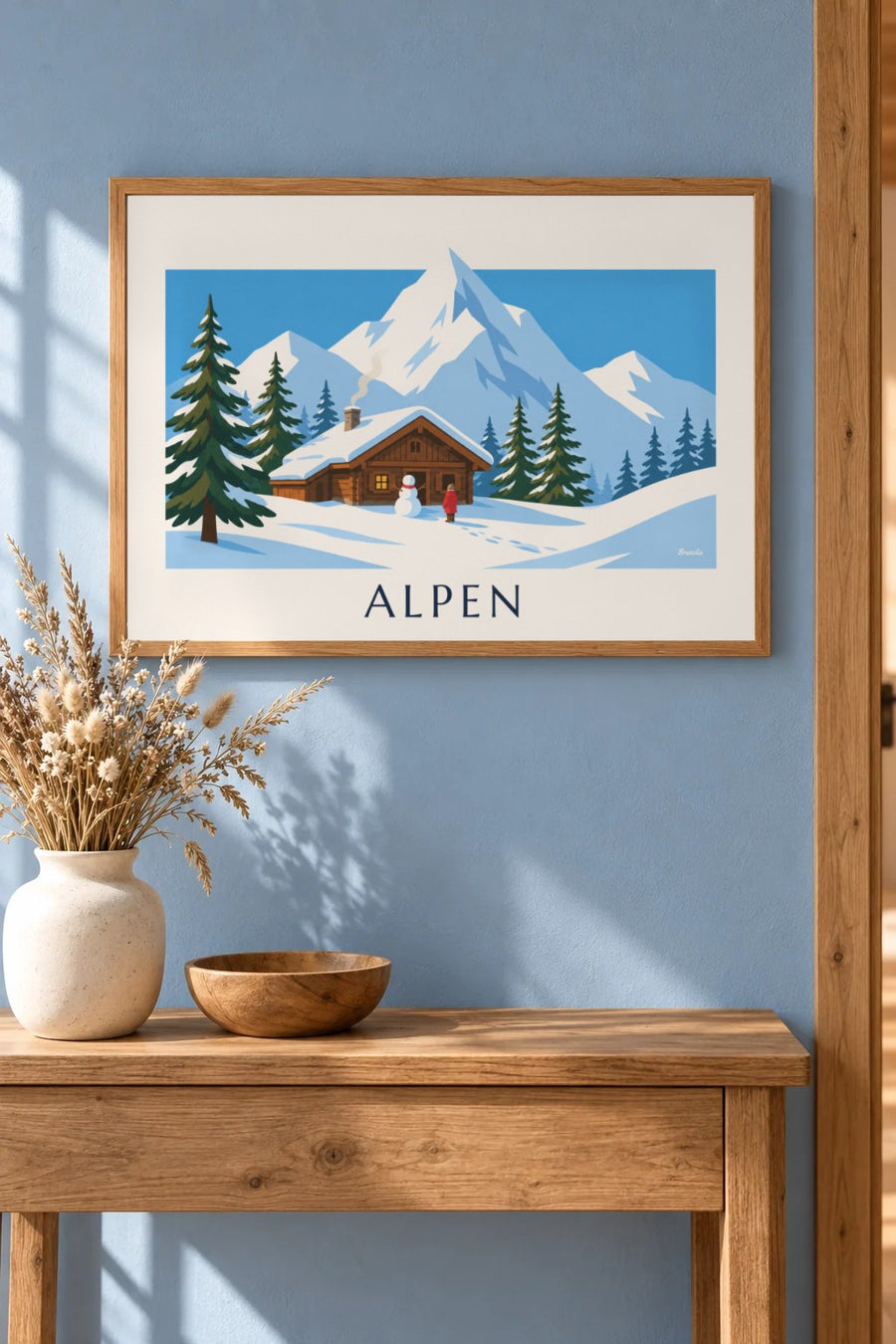 Poster verschneites Chalet und Schneemann in den Alpen: kleines A4-Format, gerahmt