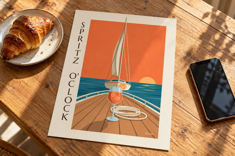 Poster Spritz auf dem Deck eines Segelboots bei Sonnenuntergang: auf einem Tisch