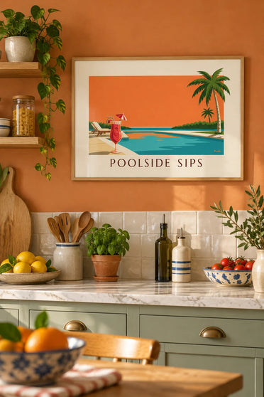Affiche daïquiri à la fraise au bord de la piscine au crépuscule : encadrée au mur