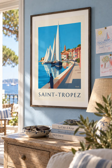 Affiche régates de voiliers dans la baie de Saint-Tropez : encadrée au mur