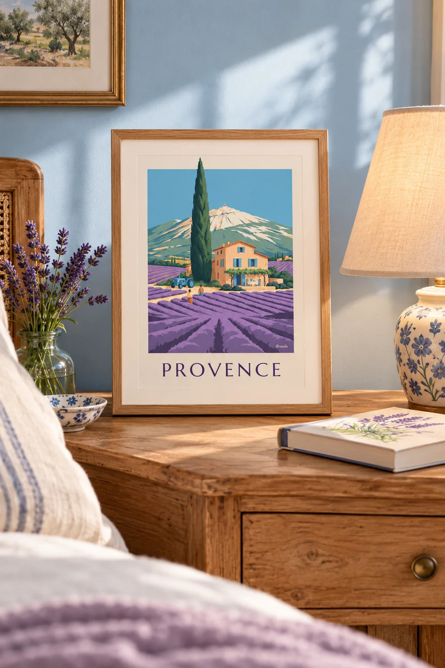Poster provenzalisches Landhaus in Lavendelfeldern: kleines Format A4 gerahmt