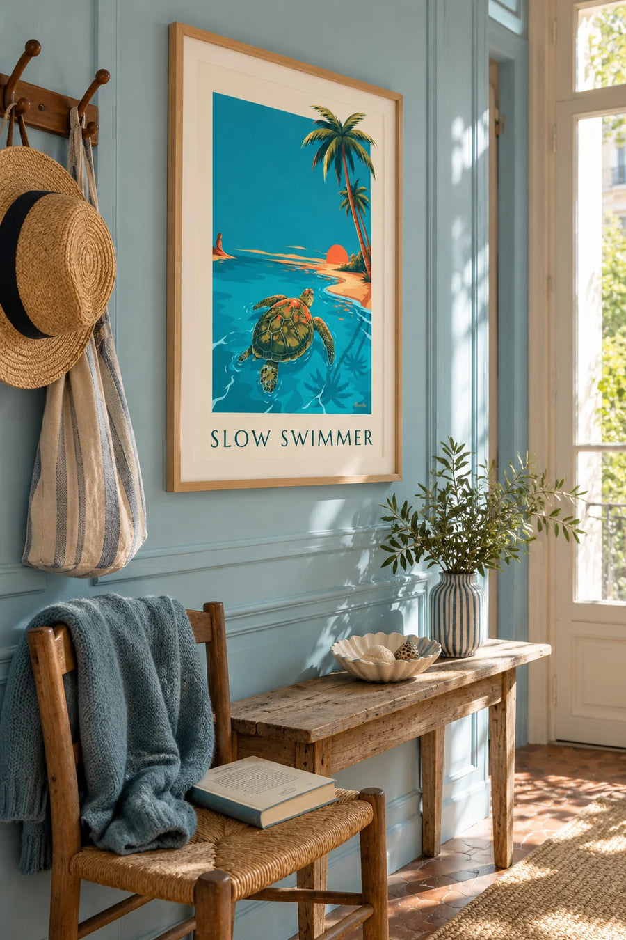 Affiche tortue marine nageant dans une eau turquoise au couchant : encadrée au mur