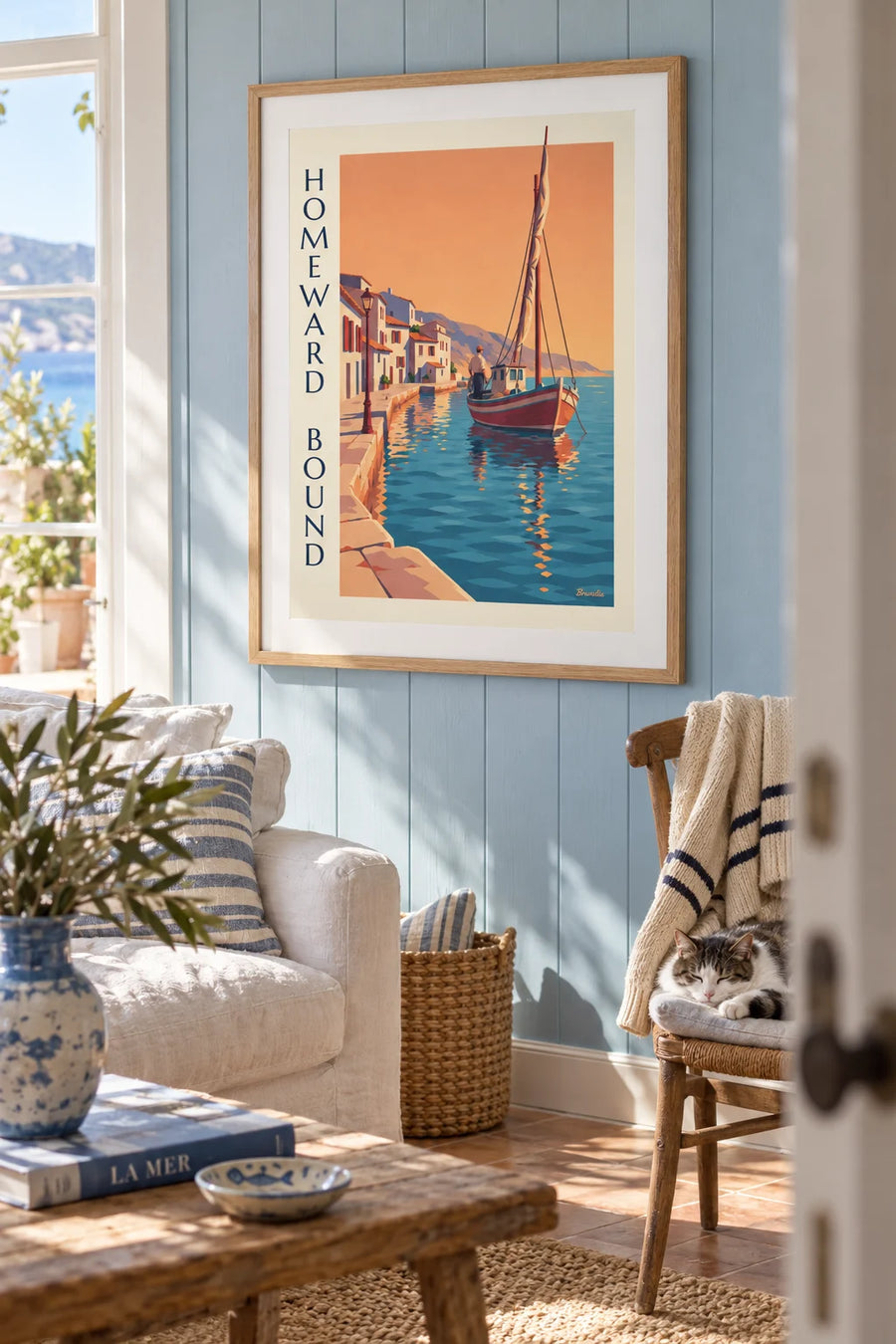 Affiche bateau de pêche traditionnel rentrant au port au couchant : encadrée au mur