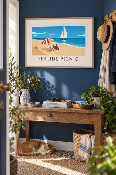 Affiche pique-nique en bord de mer sous un parasol rayé : encadrée au mur