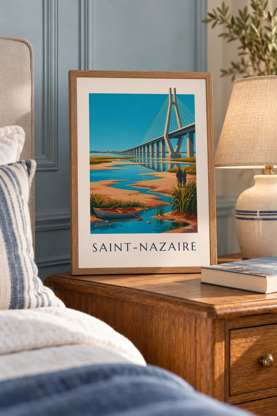 Poster Brücke von Saint-Nazaire und Boot auf der Flussmündung: kleines Format A4 gerahmt