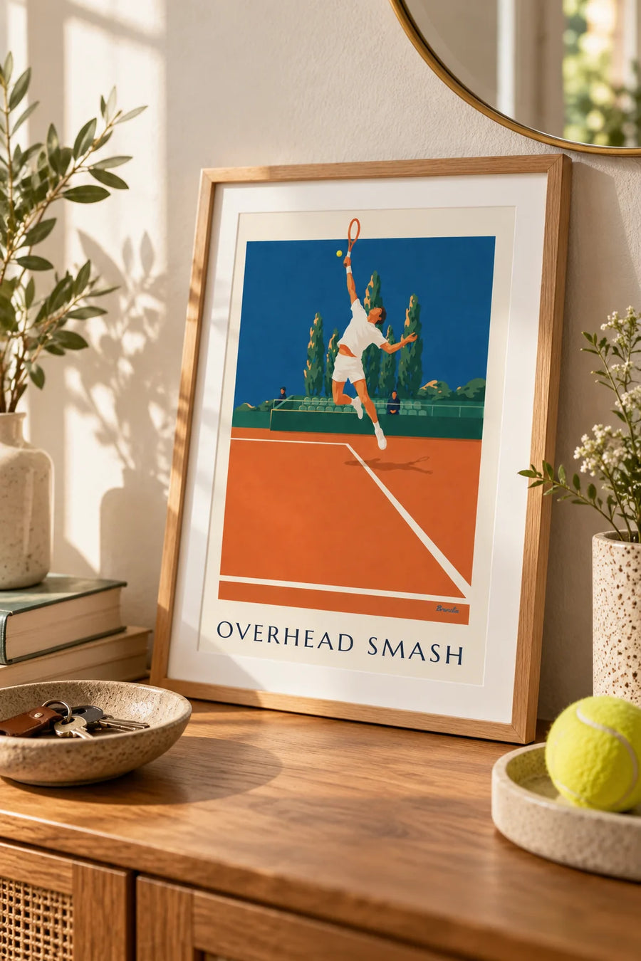Poster mit Tennisspieler im Smash auf Sandplatz: kleines Format A4 im Rahmen