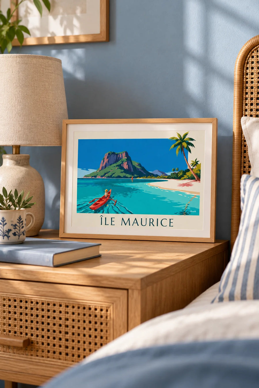 Affiche lagon, cocotiers et Morne Brabant à l'île Maurice : petit format A4 encadré